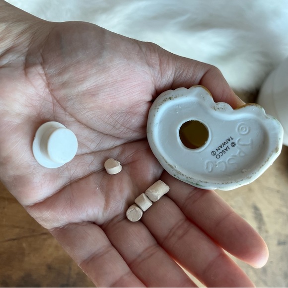 Jasco Figurine Christmas Porcelain Girl
Scent Beads Potpourri Pomander - Picture 6 of 6